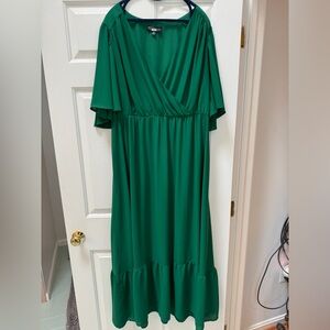Gorgeous, flowing maxi; Emerald Green
